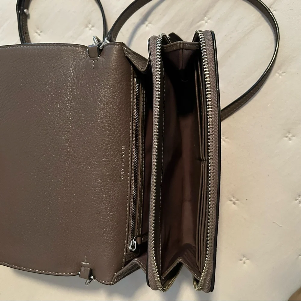 TORY BURCH Shoulder Wallet Crossbody Grain Leather  Great Condition - Picture 7 of 8